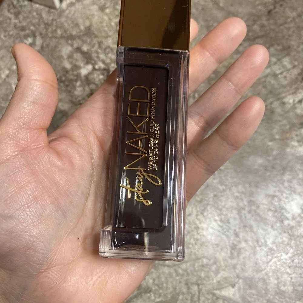 Urban Decay Stay Naked Weightless Liquid Foundation NIB Authentic 90CB
